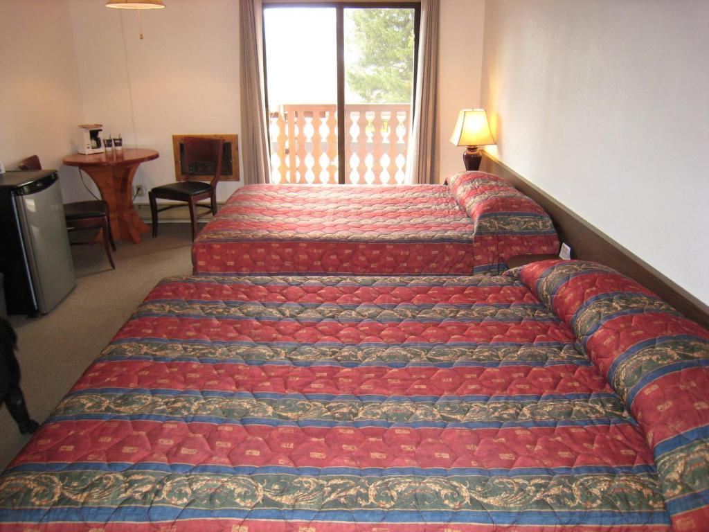 Alpen Motel Radium Hot Springs Szoba fotó