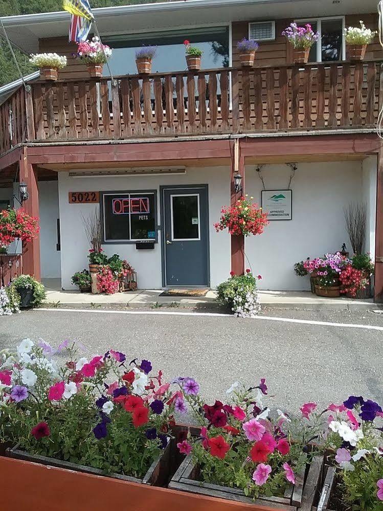 Alpen Motel Radium Hot Springs Kültér fotó